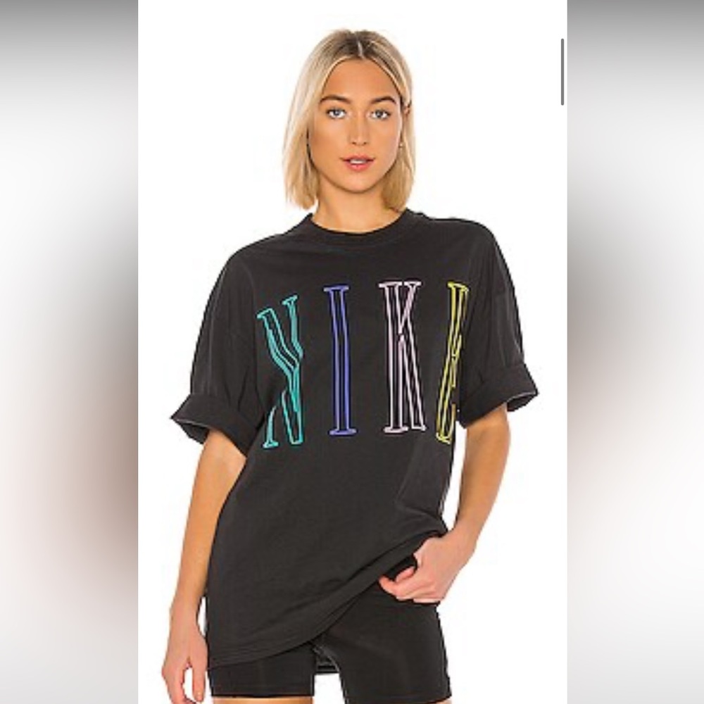 NK Boxy Tee GCE
Nike